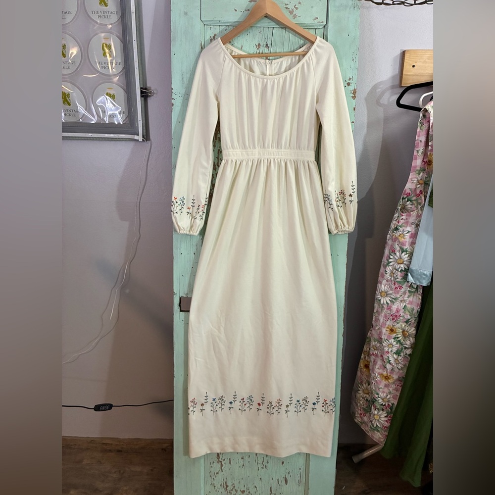 Leslie Fay Cream Maxi Dress with Floral Embroidery